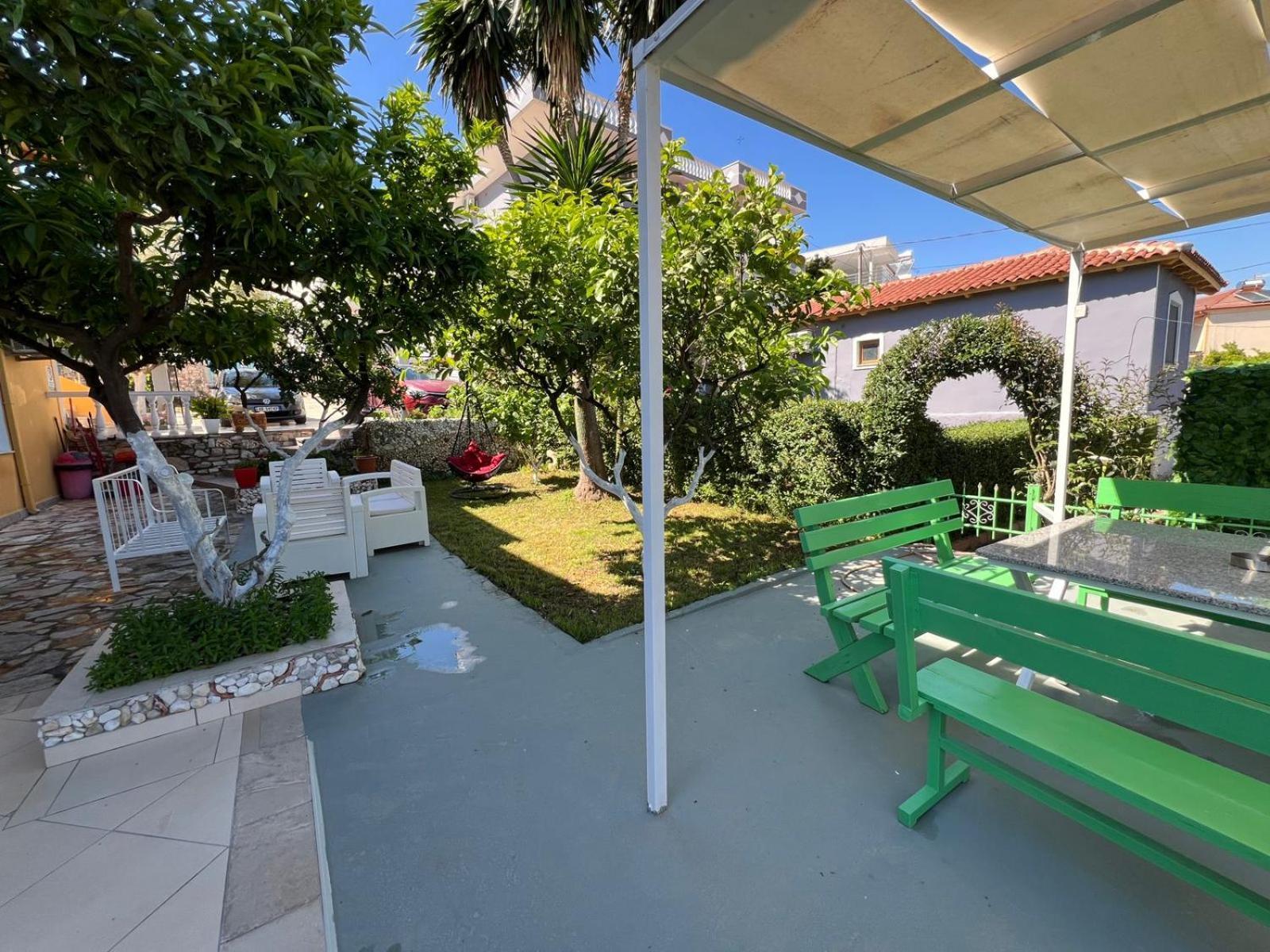 Golden Apartment Ksamil