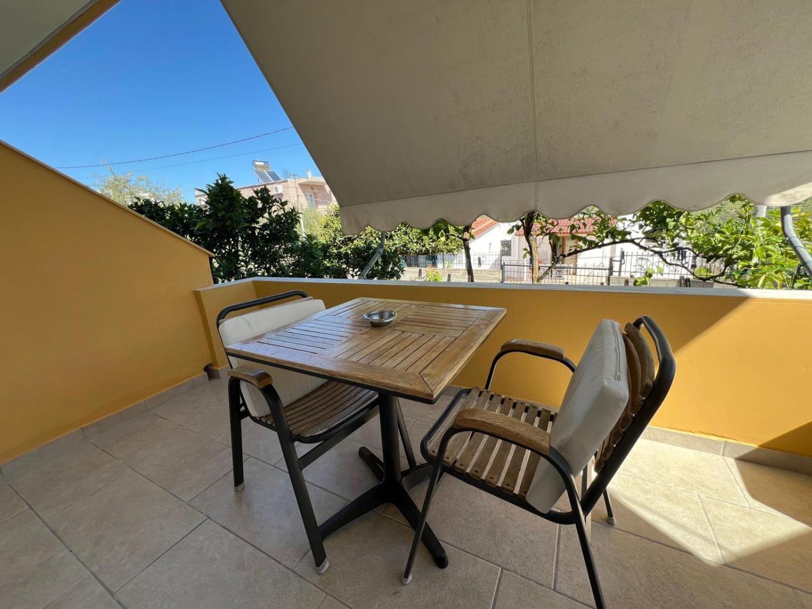 Golden Apartment *